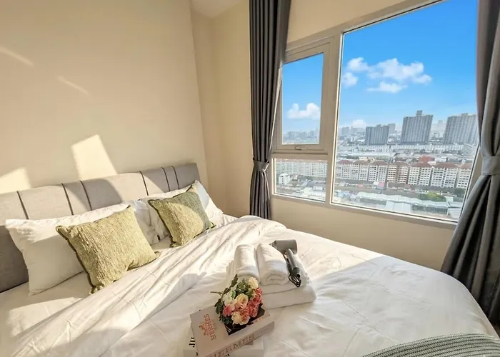 Amazing High Floor Luxury Apartment *