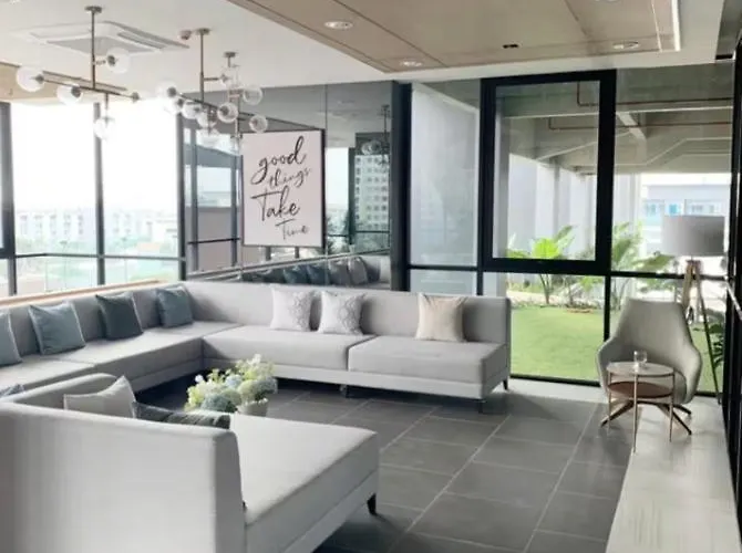 Amazing High Floor Luxury Apartment