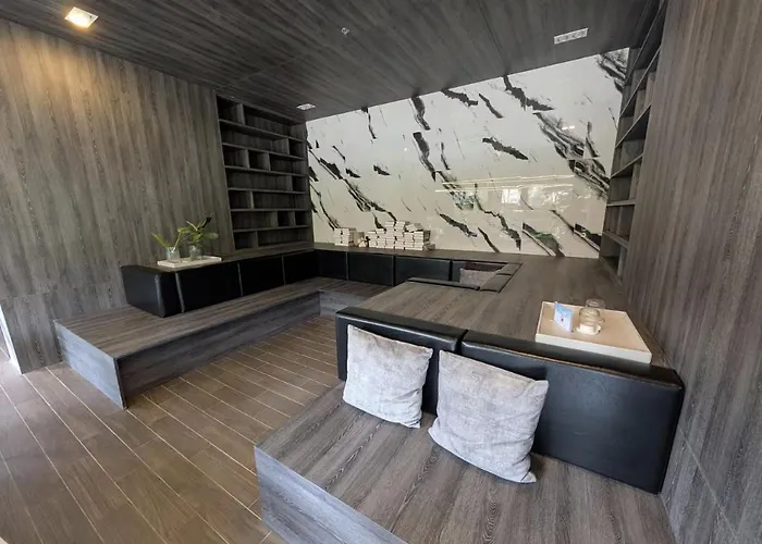 Amazing High Floor Luxury Apartment *
